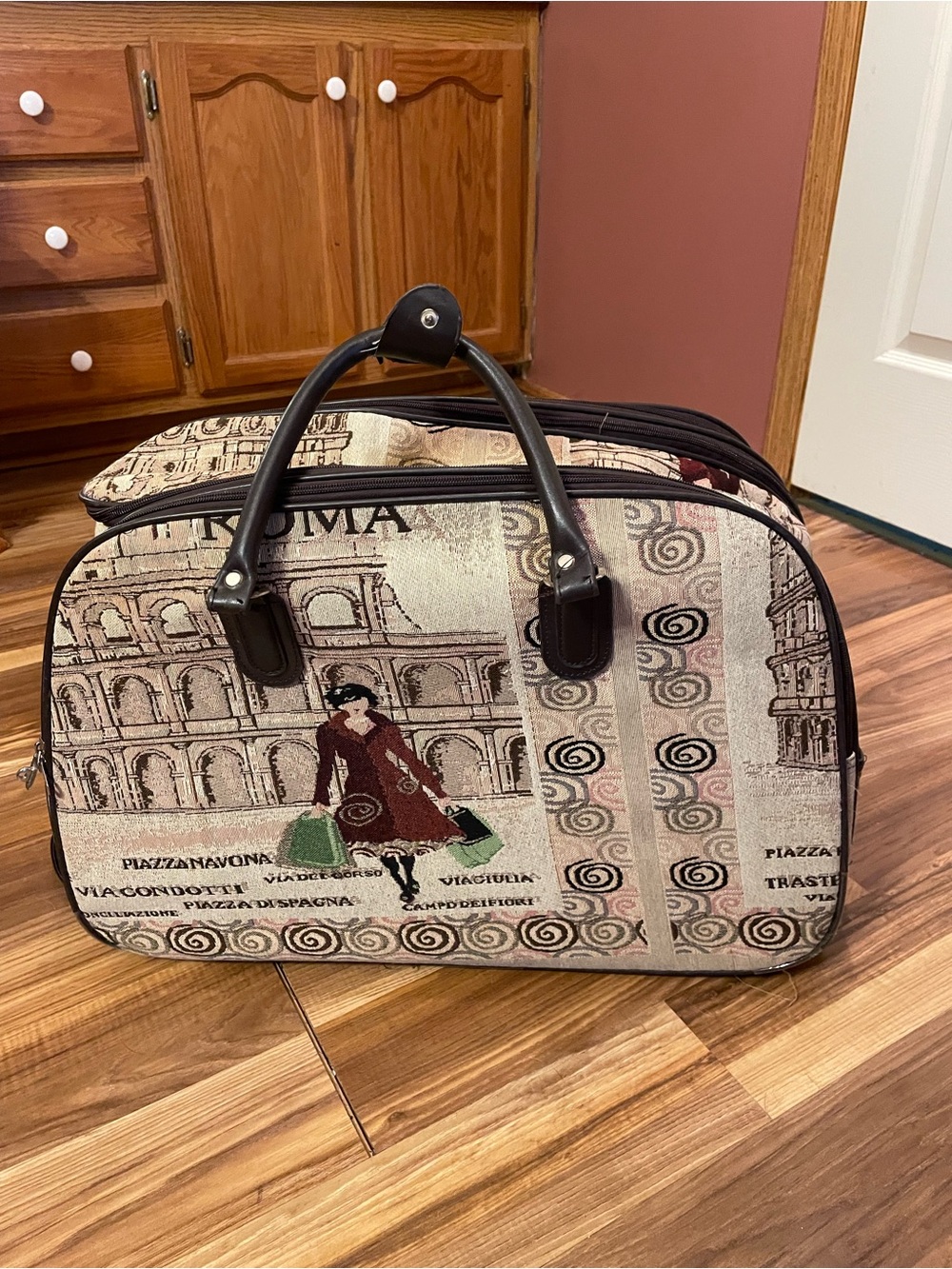 Vintage-Inspired Travel Tote Bag in Beige and Black